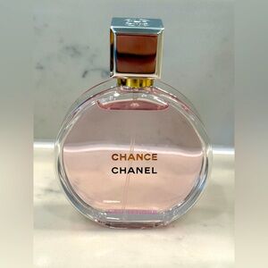 CHANEL
CHANCE EAU TENDRE
Eau de Parfum Spray, 1.7-oz.
Unused - no box.
